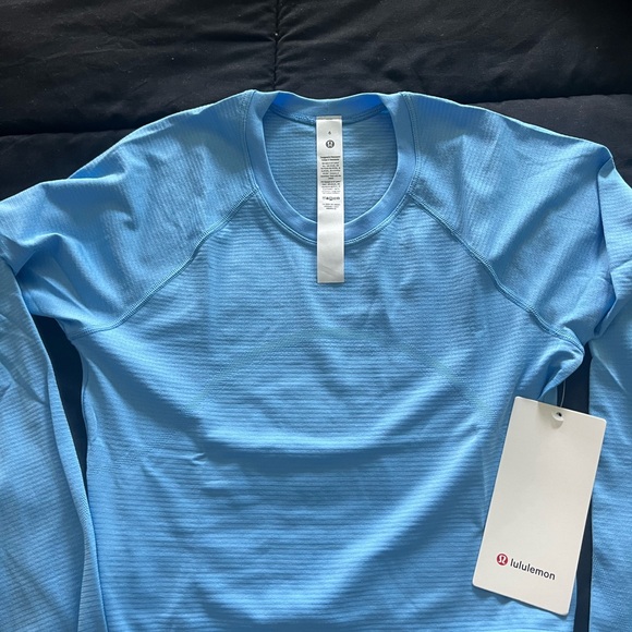 lululemon athletica Tops - BRAND NEW LULULEMON CROPPED SWIFTLY